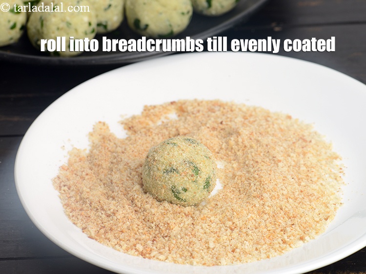 Step 12 – Roll each koftas into the breadcrumbs till they are evenly coated from all the sides.