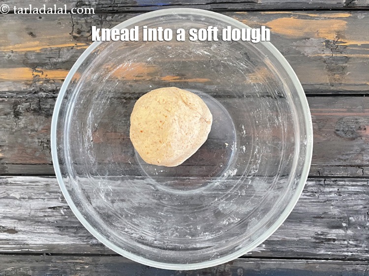 स्टेप 13 – नरम आटा गूंथ लें।