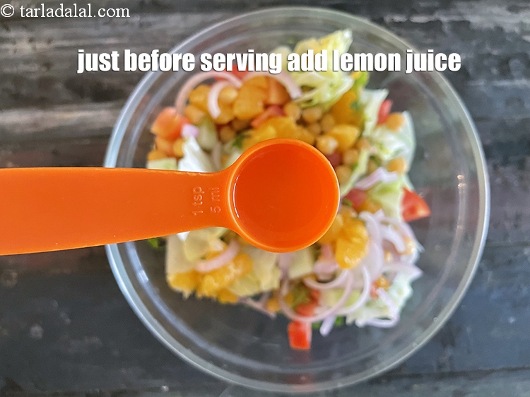Step 20 – Just before serving add&nbsp;<meta charset="UTF-8" />1 1/2 tsp&nbsp;<a href="glossary-lemon-juice-numbi-ka-ras-nimbu-ka-juice-471i">lemon juice</a>.