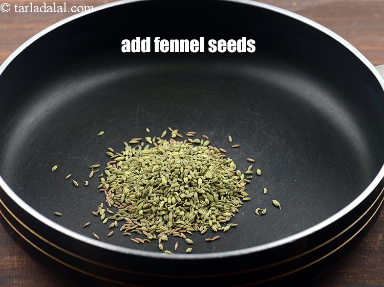 स्टेप 12 – <p>१ टेबल-स्पून&nbsp;<a href="">सौंफ</a> डालें।</p>