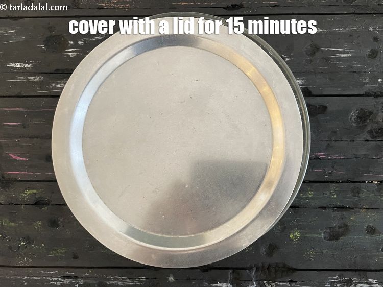 स्टेप 11 – ढक्कन से ढककर 15 मिनट के लिए अलग रख दें।