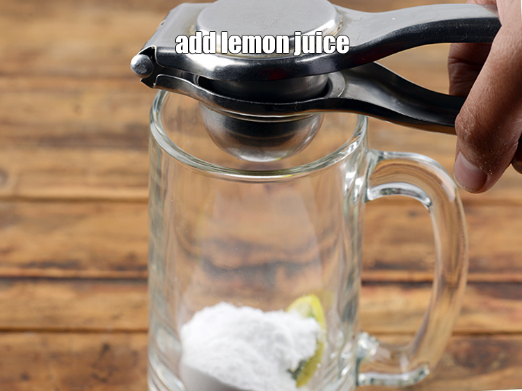 Step 11 – Add 2 tsp&nbsp;<a href="https://www.tarladalal.com/glossary-lemon-juice-numbi-ka-ras-nimbu-ka-juice-471i">lemon juice</a>.