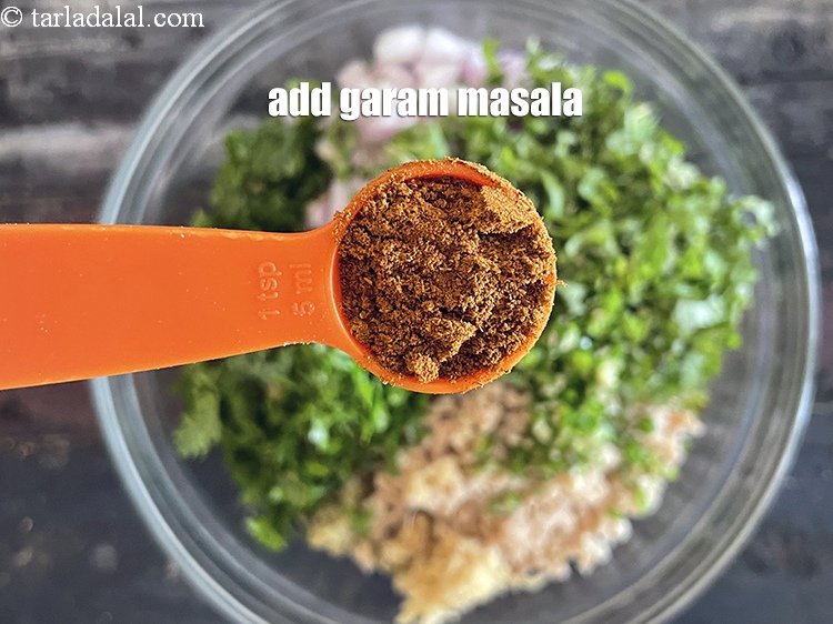 Step 26 – Add&nbsp;<meta charset="UTF-8" />1 tsp&nbsp;<a href="garam-masala-163r">garam masala</a>.