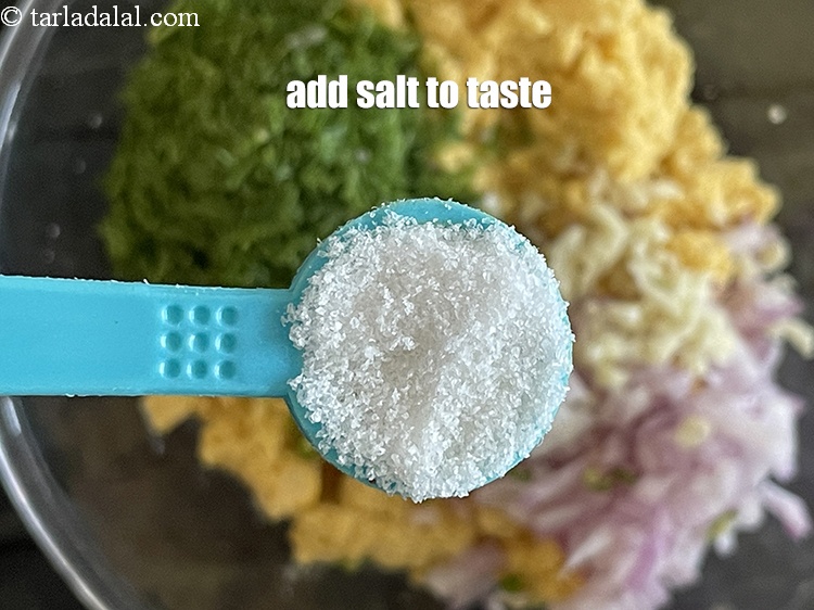 स्टेप 16 – नमक स्वादानुसार डालें। हमने 1/2 टी-स्पून नमक डाला है।