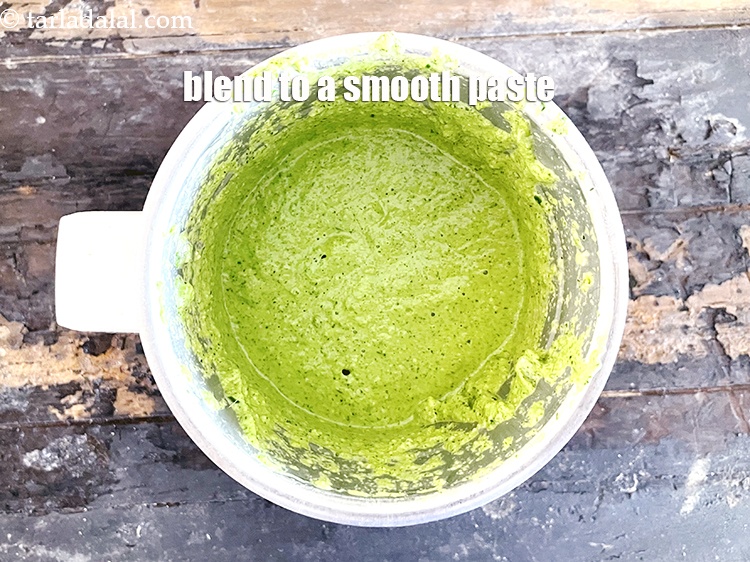 स्टेप 18 – मिश्रण को चिकना पेस्ट बना लें।
