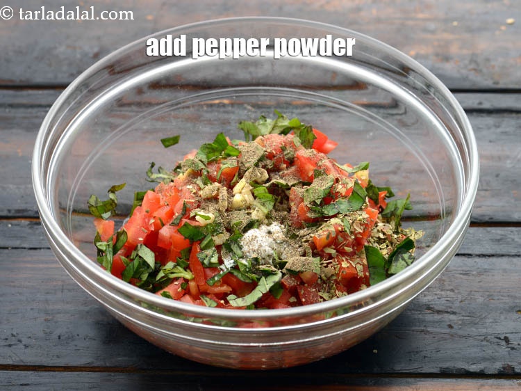 स्टेप 18 – स्वादअनुसार &nbsp;<a href=""https://www.tarladalal.com/glossary-freshly-ground-black-pepper-kalimirch-powder-kali-mirch-ka-powder-hindi-567i"">ताजी पिसी काली मिर्च</a>&nbsp;डालें।