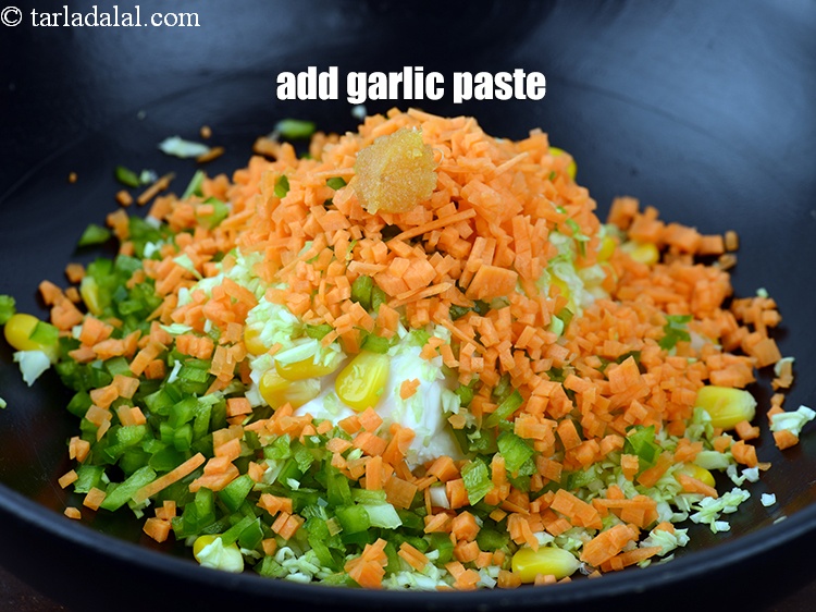 Step 10 – Add 1/4 tsp <a href="https://www.tarladalal.com/glossary-garlic-paste-lehsun-ki-paste-lahsun-ki-paste-350i">garlic (lehsun) paste</a>.
