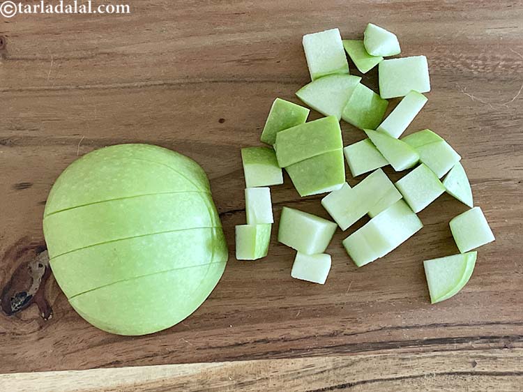 Step 3 – <meta charset="UTF-8" />Green apples can be chopped into small or big pieces as desired. Take …