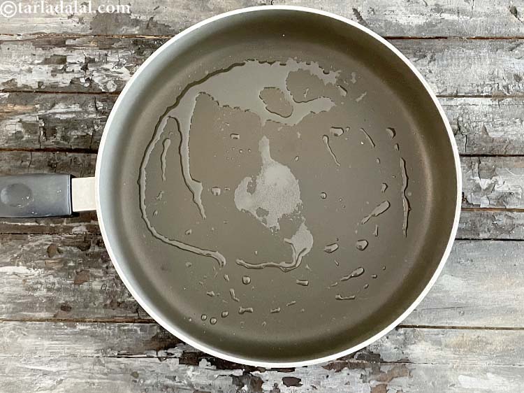 Step 4 – <meta charset="UTF-8" /> Heat 1 tsp&nbsp;<a href="glossary-coconut-oil-nariyal-ka-tel-1186i">coconut oil</a>&nbsp;in a non stick pan.&nbsp;Coconut oil&nbsp;is a&nbsp;<a href="https://www.tarladalal.com/article-what-is-mct-247">medium …