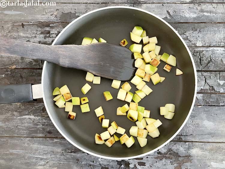 Step 6 – Cook on a medium flame for 3 to 4 minutes or till the apples soften.&nbsp;