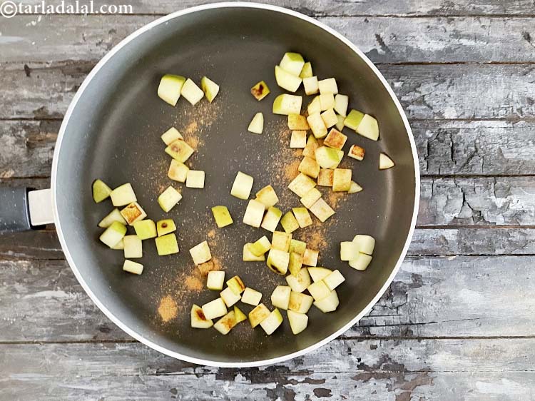 Step 7 – Add&nbsp;1/8 tsp&nbsp;<a href="https://www.tarladalal.com/glossary-cinnamon-powder-dalchini-powder-850i">cinnamon (dalchini) powder</a>.&nbsp;Cinnamon with its antioxidant power has the ability to reduce inflammation …