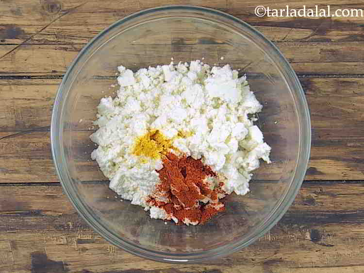 Step 5 – Now add turmeric powder. If you don?t like it, then you can skip adding it.