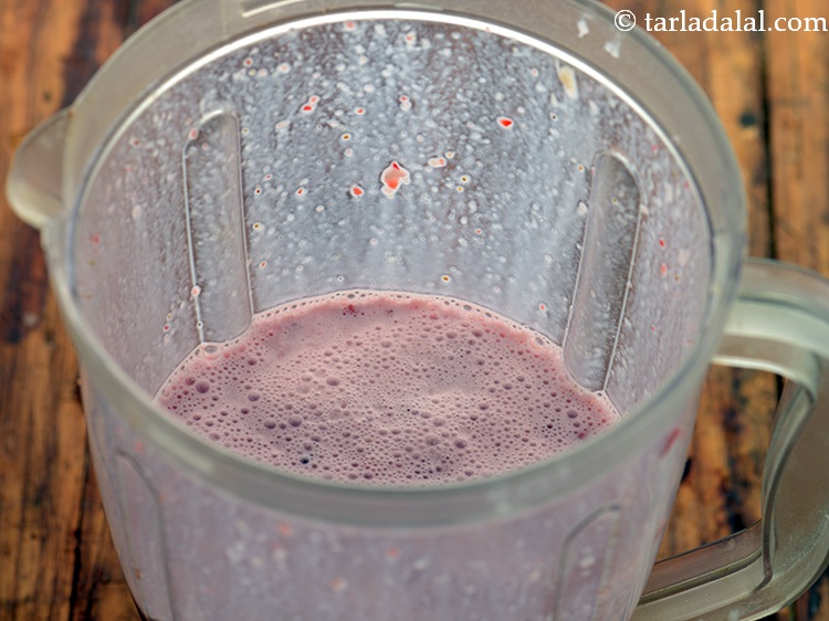 Step 21 – Blend in a mixer till the mixture is smooth and frothy.<br /> &nbsp;