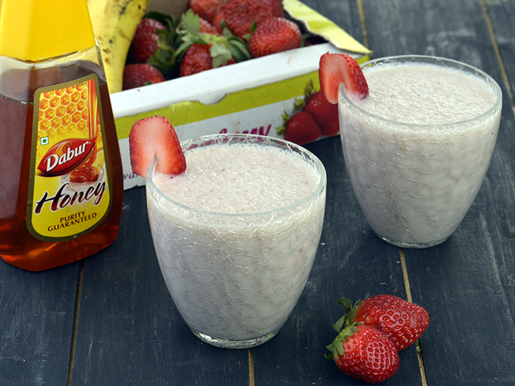 Step 23 – Serve <strong>strawberry banana smoothie | 4 ingredient strawberry banana smoothie | Indian strawberry banana smoothie …