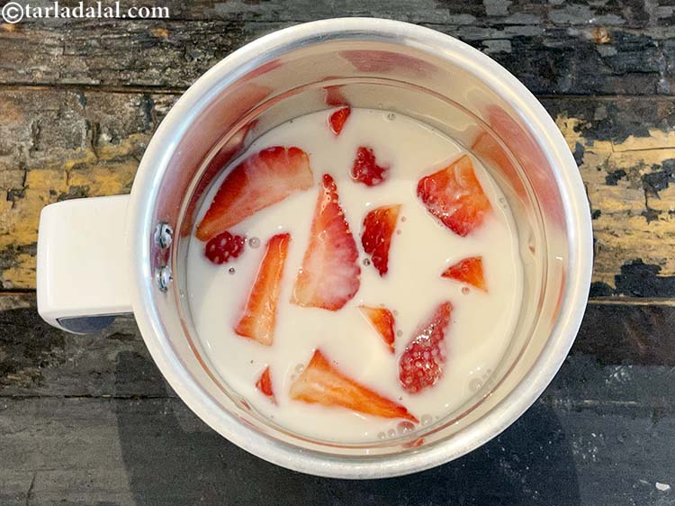 स्टेप 5 – बादाम का दूध डालें। अनस्वीटन्ड बादाम दूध कम कैलोरी वाला …