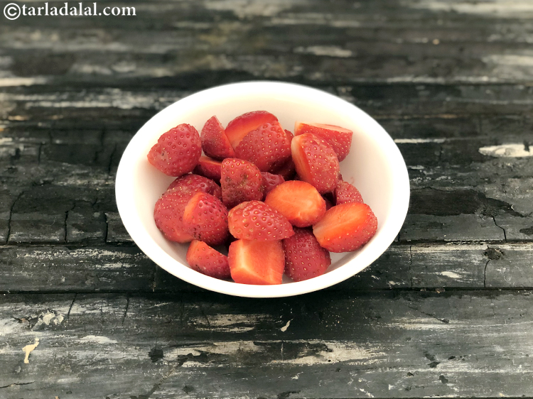 स्टेप 2 – <strong>स्ट्रॉबेरी पीनट बटर स्वस्थ भारतीय नाश्ता&nbsp;|&nbsp;स्ट्रॉबेरी पीनट बटर दालचीनी के …