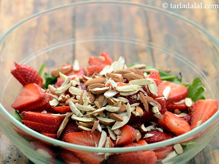 स्टेप 11 – भुने हुए बादाम डालें। यह रेसिपी के स्वाद को बढ़ाएगा …