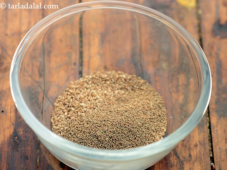 स्टेप 2 – खसखस डालें।