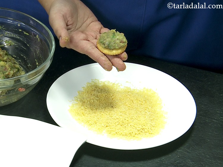 Step 13 – Spread 1 tsp stuffing on it.