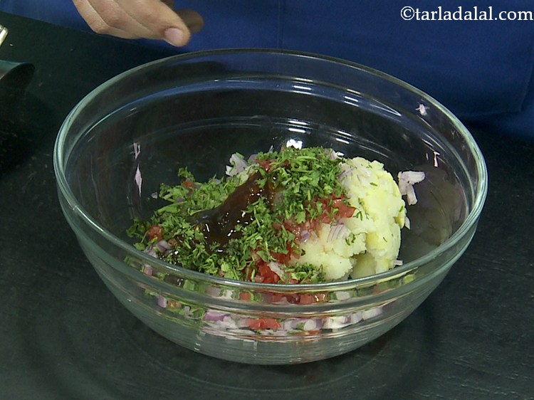 Step 7 – Add the sweet chutney.