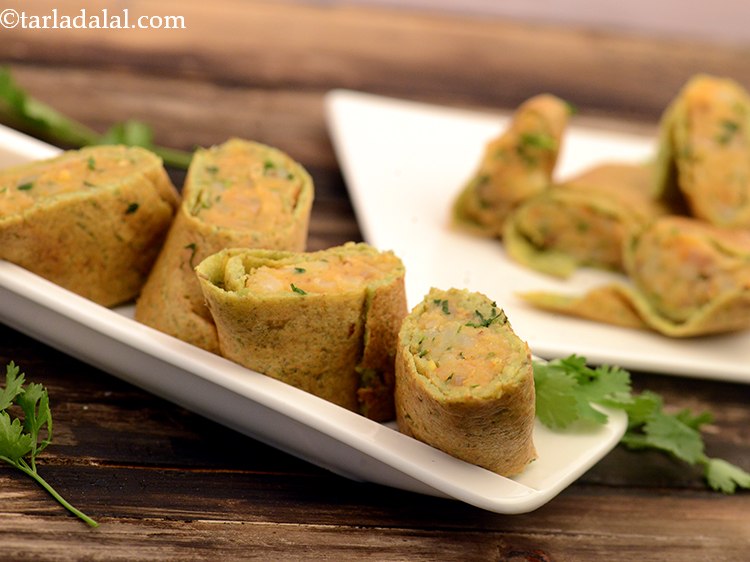 Step 31 – Cut each&nbsp;<strong>Stuffed Moong Dal And Potato Rolls</strong>into 4 equal pieces and serve immediately.