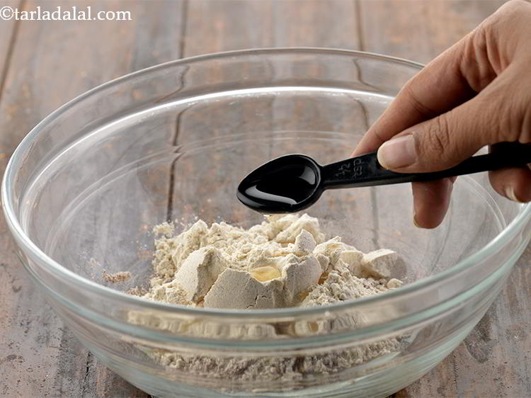 Step 4 – Add 1 tsp oil in the bowl.