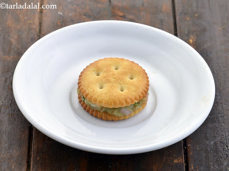 Step 14 – Place another biscuit on the stuffing and press it lightly.