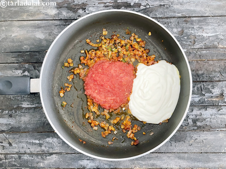 Step 28 – Add&nbsp;<meta charset="UTF-8" />3/4 cup&nbsp;beaten fresh&nbsp;<a href="glossary-curd-dahi-yogurt-yoghurt-383i">curds (dahi)</a>.