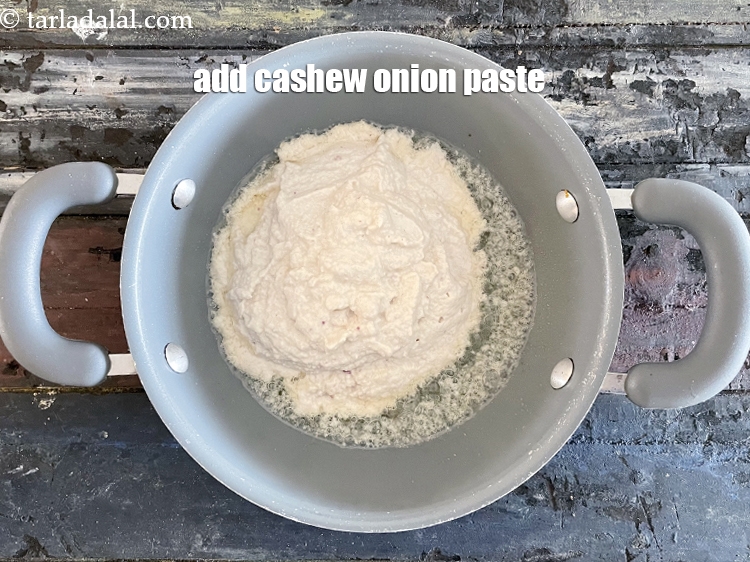 Step 10 – Add&nbsp;the cashew-onion paste.