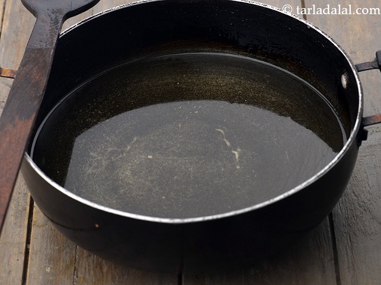 स्टेप 13 – अच्छी तरह मिलाएँ और मध्यम आँच पर ६ से ७ …