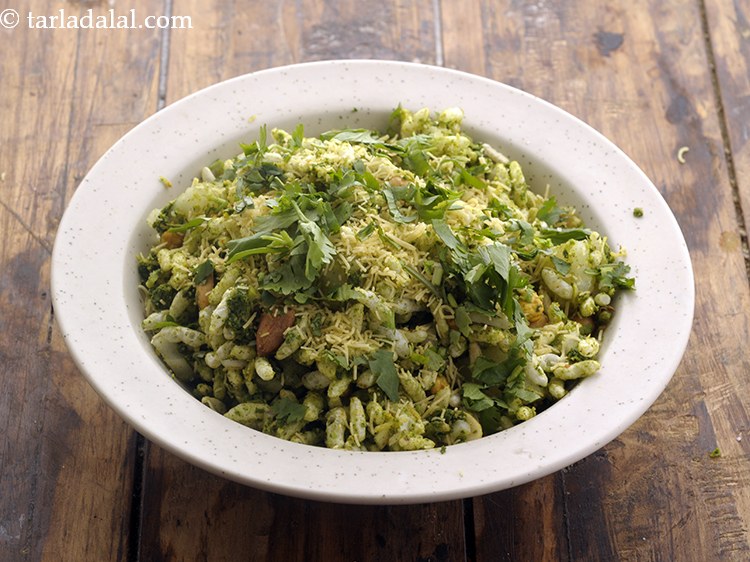 Step 24 – To serve, divide&nbsp;<strong>sukha bhel | dry bhel | Mumbai roadside sukha bhel |</strong>&nbsp;into 4 portions …