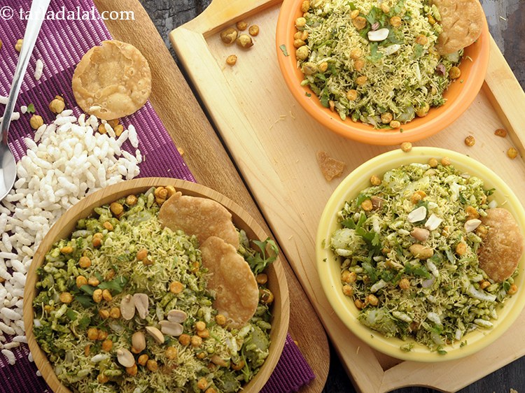 Step 25 – Serve&nbsp;<strong>sukha bhel | dry bhel | Mumbai roadside sukha bhel |</strong>&nbsp;immediately.