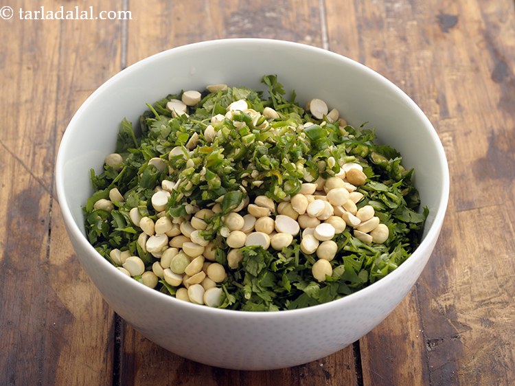 स्टेप 4 – इसके अलावा, हरी मिर्च डालें। आप मसाले की मात्रा अपनी …