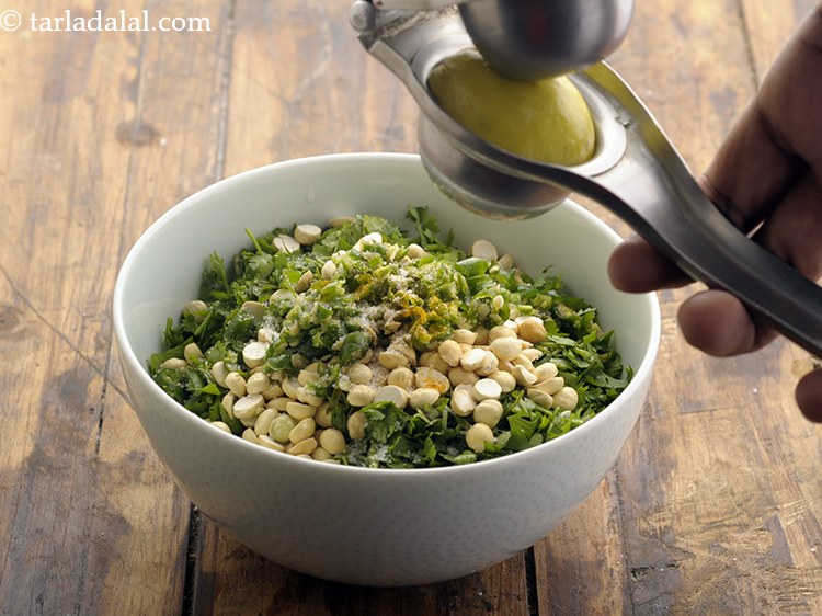 स्टेप 7 – नींबू का रस और नमक डालें।