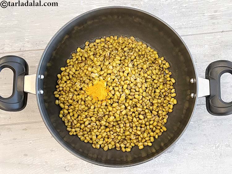 Step 16 – Add&nbsp;<meta charset="UTF-8" />1/4 tsp&nbsp;<a href="glossary-turmeric-powder-haldi-645i">turmeric powder (haldi)</a>.