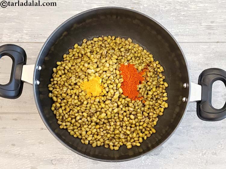 Step 17 – Add&nbsp;<meta charset="UTF-8" />1 1/2 tsp&nbsp;<a href="glossary-chilli-powder-red-chilli-powder-339i">chilli powder</a>.