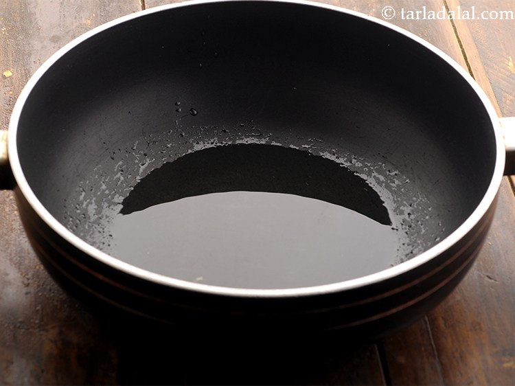 स्टेप 9 – <strong>सूखी आलू भाजी</strong> बनाने के लिए | <strong>बटाटा भाजी | …