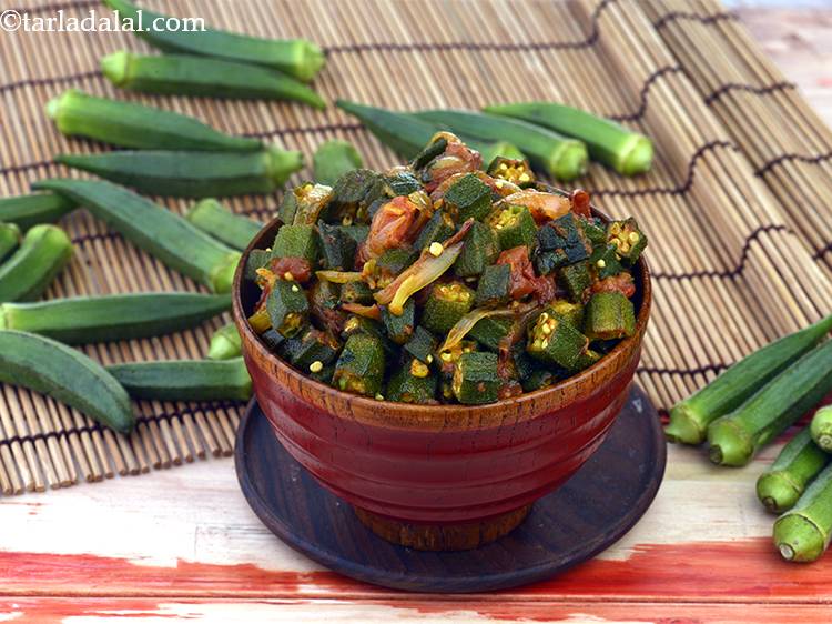 स्टेप 10 – परिपूर्ण भोजन बनाने के लिए <a href=""https://www.tarladalal.com/Roti-(-How-To-Make-Soft-Roti-Or-Phulka-Or-Chapati)-hindi-38565r"" target=""_blank""><strong>रोटी</strong></a> या चपाती …