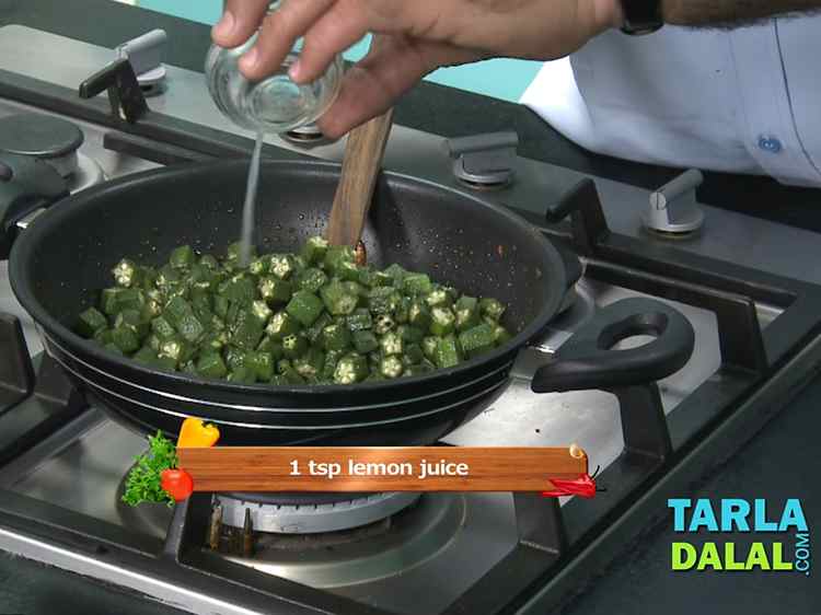 स्टेप 16 – नींबू के रस जैसे खट्टे पदार्थ भिंडी के चिकनेपन को …