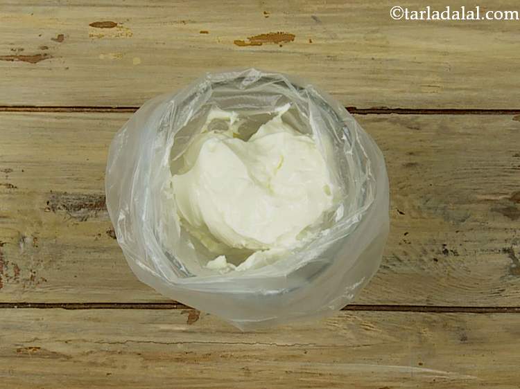 Step 18 – Transfer the cream cheese into the piping bag.