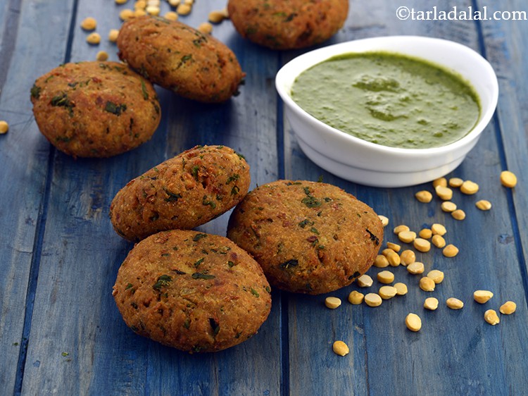 Step 26 – Serve the <strong>suran chana dal tikki</strong> immediately with <a href="https://www.tarladalal.com/Green-Chutney-How-To-Make-Green-Chutney-Recipe-22266r" target="_blank">green chutney</a>.