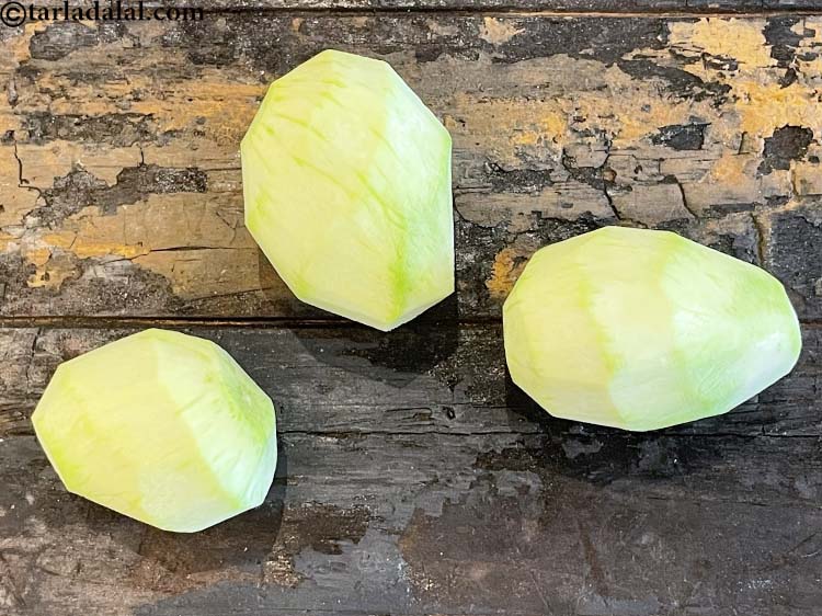 Step 4 – <meta charset="UTF-8" />Peel them with the help of a peeler or a knife.&nbsp;