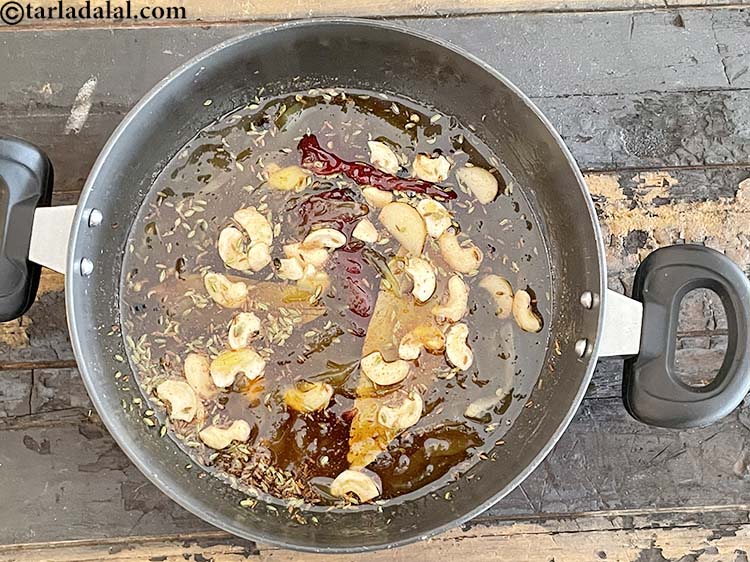 स्टेप 26 – <strong>मीठा और खट्टा आम का अचार रेसिपी&nbsp;|&nbsp;आम का मीठा अचार&nbsp;|&nbsp;</strong>मिलाएं<strong>|</strong>