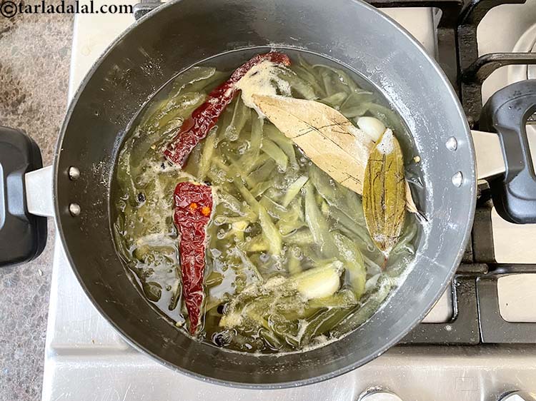 स्टेप 31 – याद रखें कि आमों को धीमी आंच पर ही पकाएं …