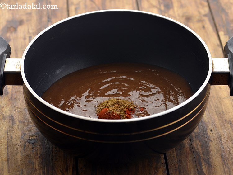 Step 13 – Add the cumin seeds powder. Aditionally, coarsely ground coriander seeds can be added.