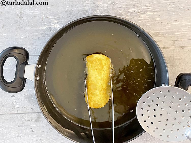 स्टेप 22 – <strong>टाको शेल</strong> को पलटें और थोड़ा सा तल लें। हम …