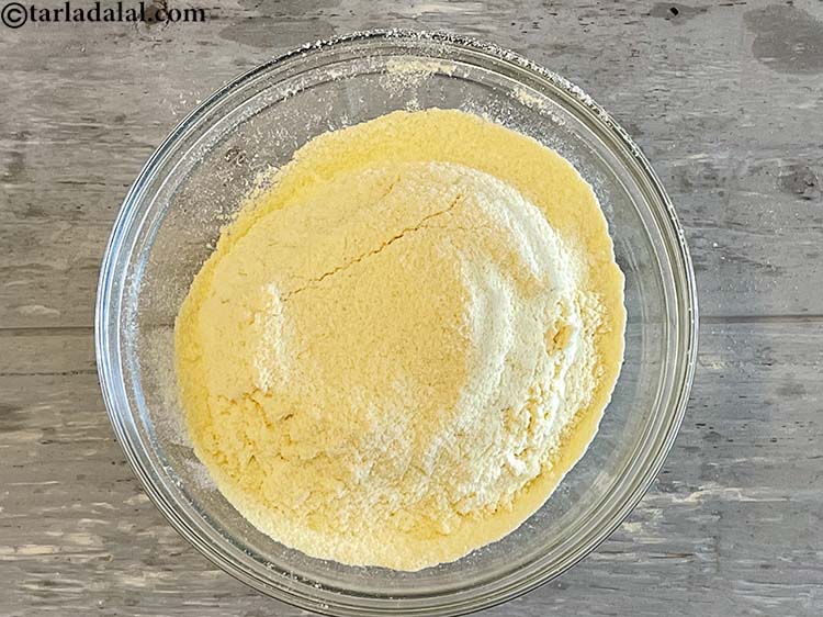 स्टेप 6 – अब आटे में कोई गांठ नहीं है।