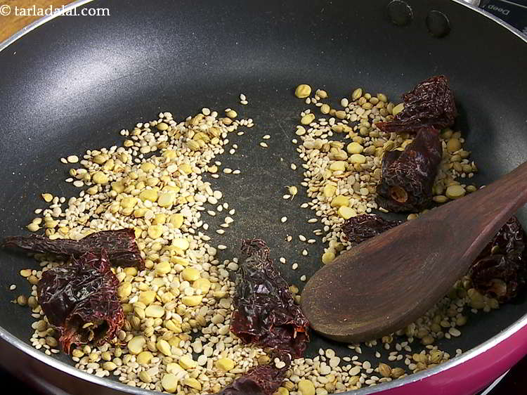 Step 17 – <p>Mix well and dry roast on a slow flame for 5 minutes.</p>