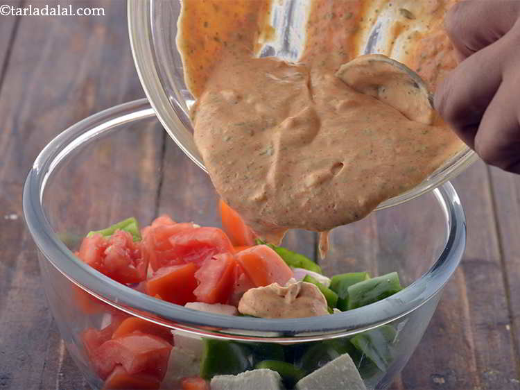 स्टेप 12 – तैयार मेरीनेड डालें।