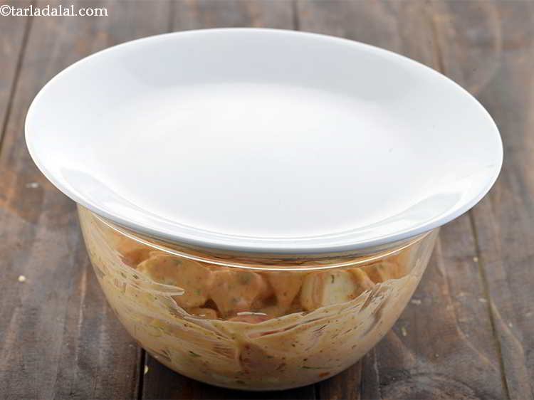 स्टेप 14 – ढक्कन से ढककर १० मिनट के लिए अलग रख दें।